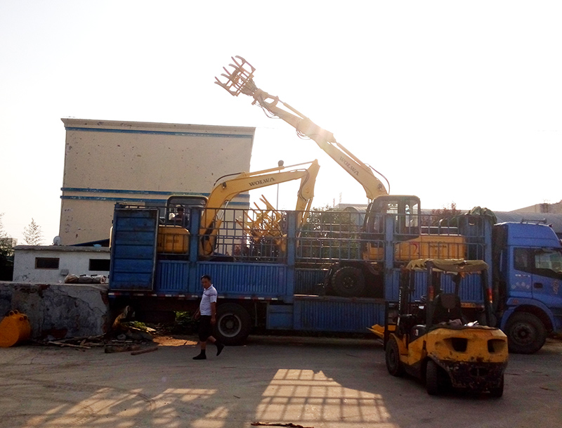 6台沃尔华系列挖掘机出口菲律宾