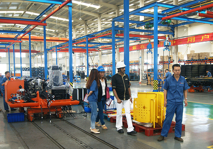 The customer visited the wolwa structure production workshop,wolwa pipe production workshop,dorson hydraulic production workshop ,wolwa composing room and amphibious ice-breaking vehicle and he also watched hydraulic excavators, hydraulic sugarcane wheel loader operations.The client speak highly of our machine performance ,deeply talked to relevant departments to have a good knowledge of enterprise strength,product features and technical advantages. wolwa's advanced technology ,convenient operation,high working efficiency,and comfortable operating environment for customers had left a deep impression on our client. Before,the client also investigated other well-known manufacturers .Through deep comparison,wolwa had a clear advantage in technical quality, production capacity, shipping capacity ,service and etc. Finally,customers signed an agency agreement with wolwa group company and booked 6 prototype. 